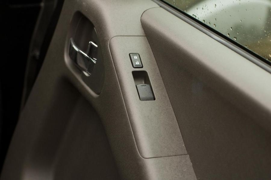  Nissan Frontier 2009 года  (фото 34 из 65)